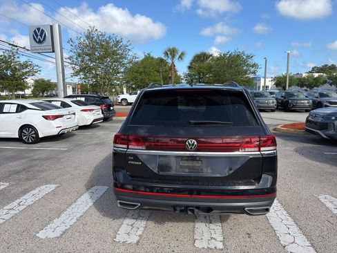 Used 2024 Volkswagen Atlas SE image 7