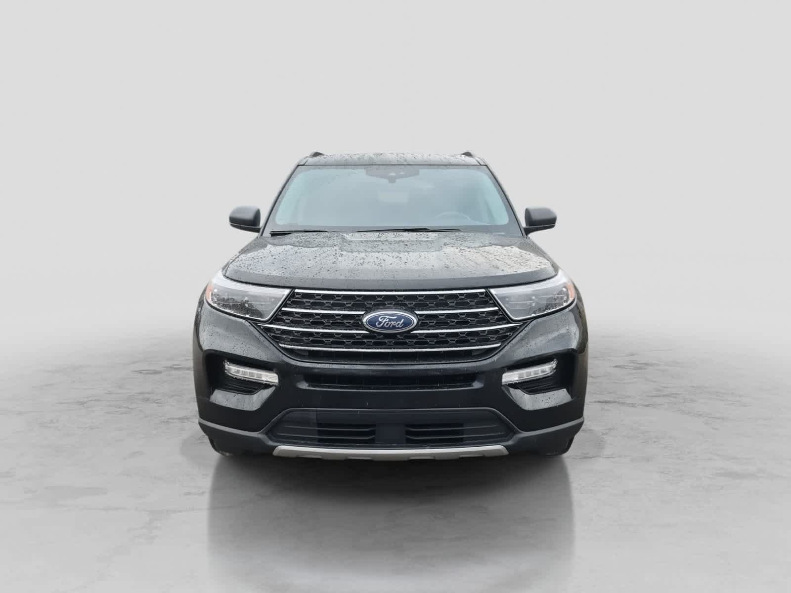 Used 2023 Ford Explorer XLT w/ Equipment Group 202A AWD/4WD image 3