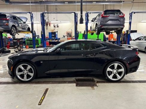 Used 2017 Chevrolet Camaro SS image 3