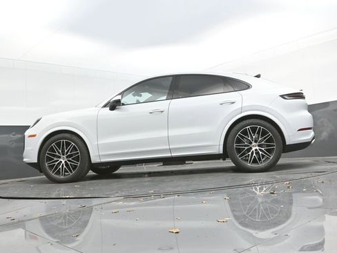 New 2025 Porsche Cayenne Coupe AWD/4WD image 29