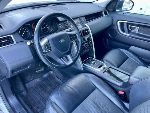 Used 2018 Land Rover Discovery Sport SE image 13