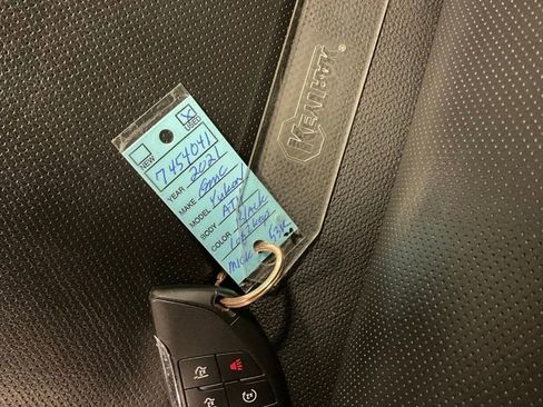 Used 2021 GMC Yukon AT4 image 37