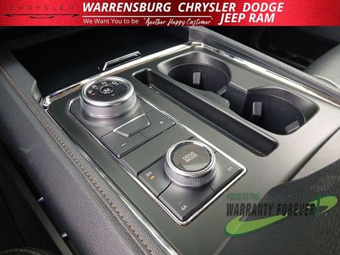 Used 2024 Ford Expedition XLT image 26