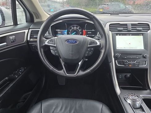 Used 2017 Ford Fusion SE w/ Equipment Group 202A image 13
