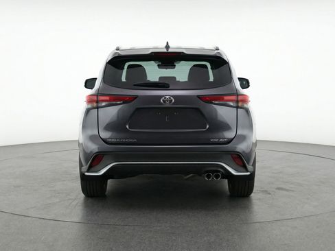 Used 2025 Toyota Highlander XSE AWD/4WD image 7