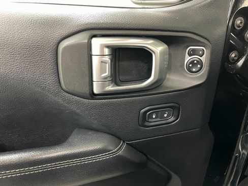 Used 2018 Jeep Wrangler Unlimited Sahara w/ LED Lighting Group image 23