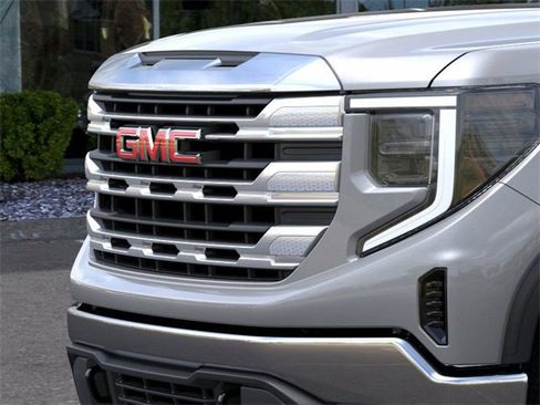 New 2026 GMC Sierra 1500 SLE image 13