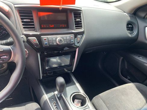 Used 2014 Nissan Pathfinder S FWD image 22
