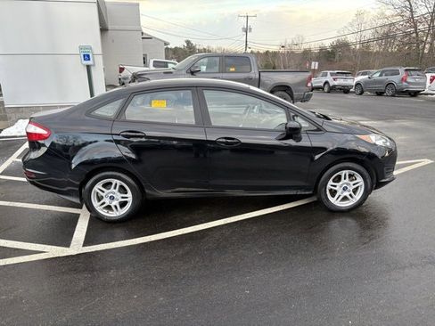 Used 2018 Ford Fiesta SE image 2