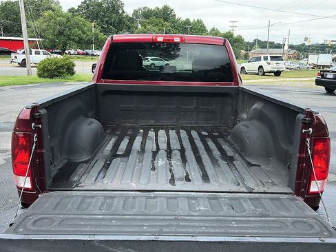 Used 2017 RAM 1500 Express RWD image 10