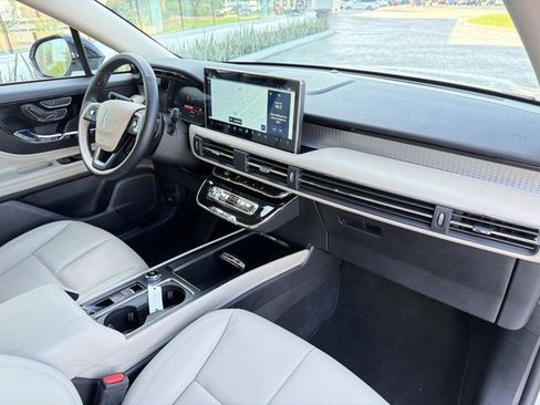 New 2026 Lincoln Corsair Premiere FWD image 18