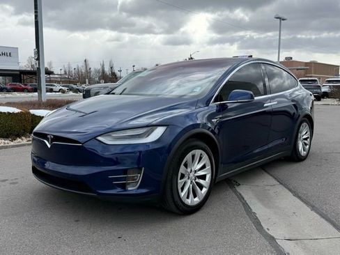 Used 2018 Tesla Model X 75D image 5