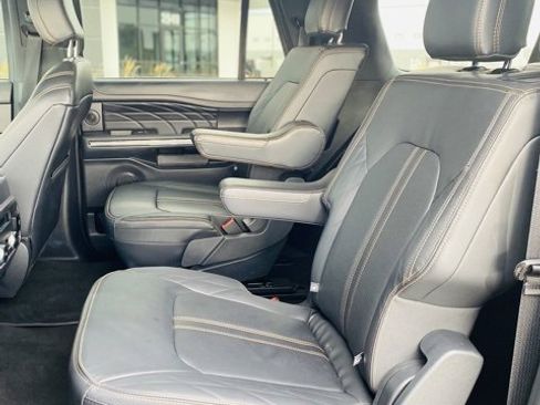 Used 2024 Ford Expedition Max Platinum image 11