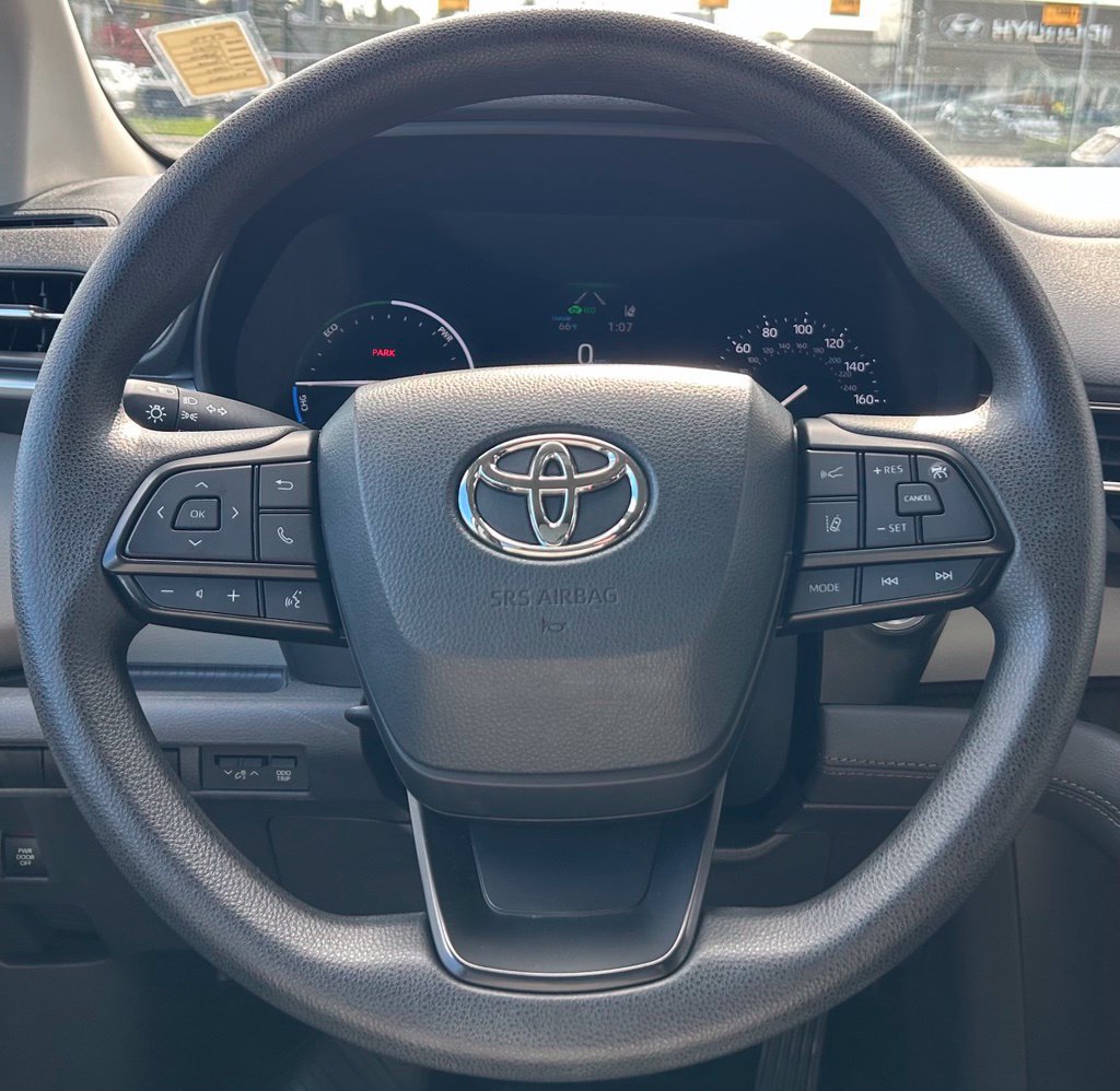 Certified 2024 Toyota Sienna LE AWD/4WD image 22