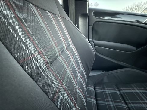 Used 2011 Volkswagen GTI 4-Door image 26