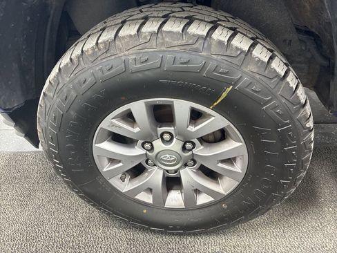 Used 2017 Toyota Tacoma SR5 image 8