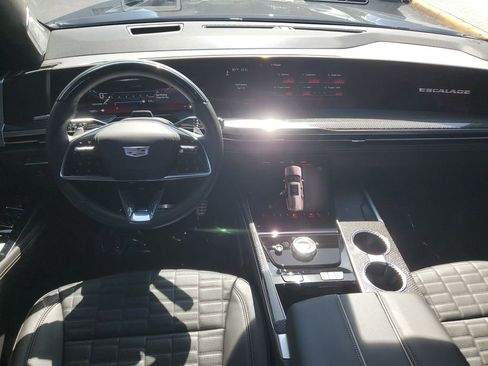 Used 2025 Cadillac Escalade ESV V w/ LPO, ONYX Package AWD/4WD image 16