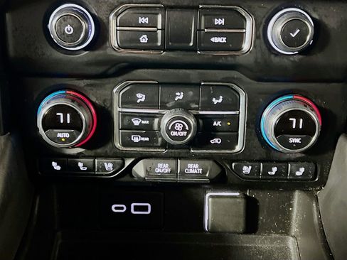 Used 2022 Chevrolet Suburban High Country image 15