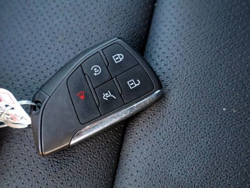 Used 2025 Chevrolet Traverse LT FWD image 40
