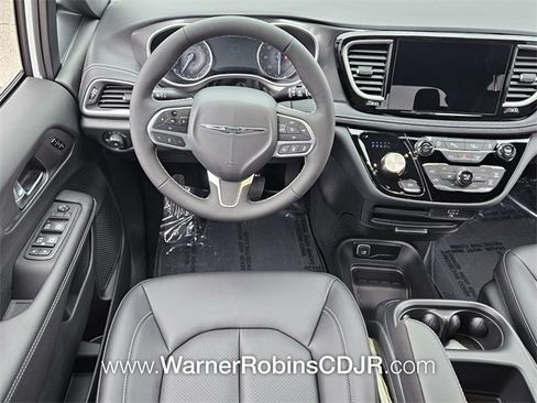 New 2026 Chrysler Pacifica Select image 7
