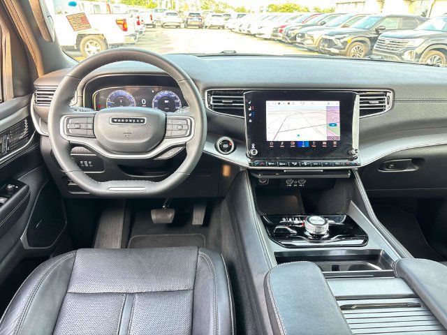 Used 2025 Jeep Wagoneer Series II AWD/4WD image 12