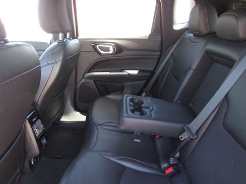Used 2025 Jeep Compass Trailhawk AWD/4WD image 13