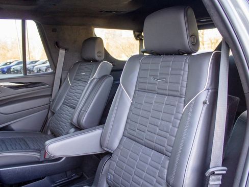 Used 2023 Cadillac Escalade V w/ LPO, ONYX Package image 22