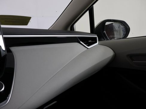 Used 2023 Toyota Corolla LE image 6