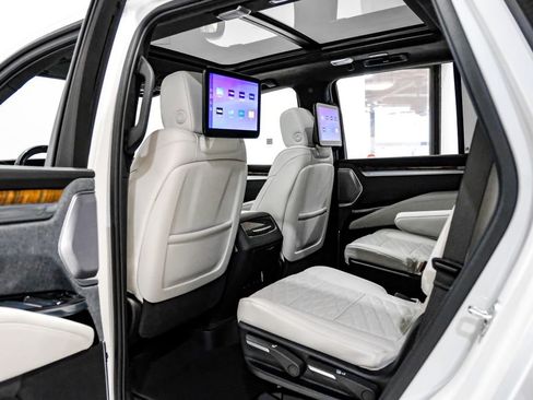 Used 2025 Cadillac Escalade Sport Platinum w/ LPO, Floor Liner Package image 40