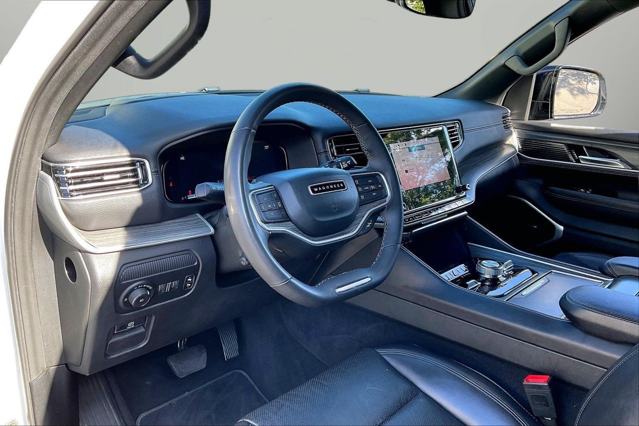 Used 2024 Jeep Wagoneer Series III AWD/4WD image 19