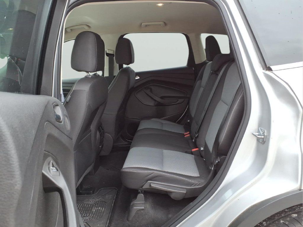 Used 2017 Ford Escape SE w/ Equipment Group 201A FWD image 32