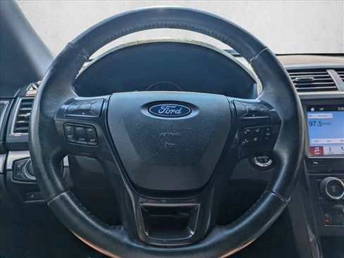 Used 2018 Ford Explorer XLT w/ Equipment Group 202A FWD image 11
