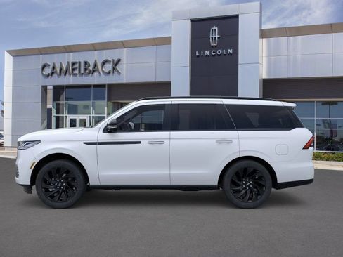 New 2026 Lincoln Navigator Reserve w/ Jet Appearance Package AWD/4WD image 3