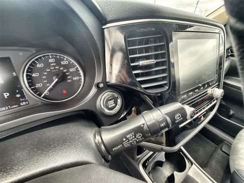 Used 2020 Mitsubishi Outlander SE image 24