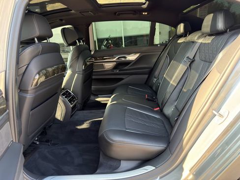 Used 2021 BMW 750i xDrive w/ Executive Package AWD/4WD image 42