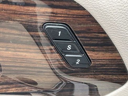 Used 2023 Chrysler Pacifica Limited FWD image 11