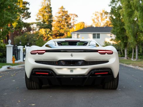 Used 2023 Ferrari 296 GTS RWD image 5