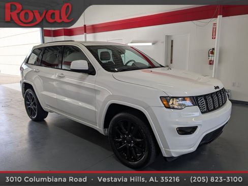 Used 2018 Jeep Grand Cherokee Altitude image 5