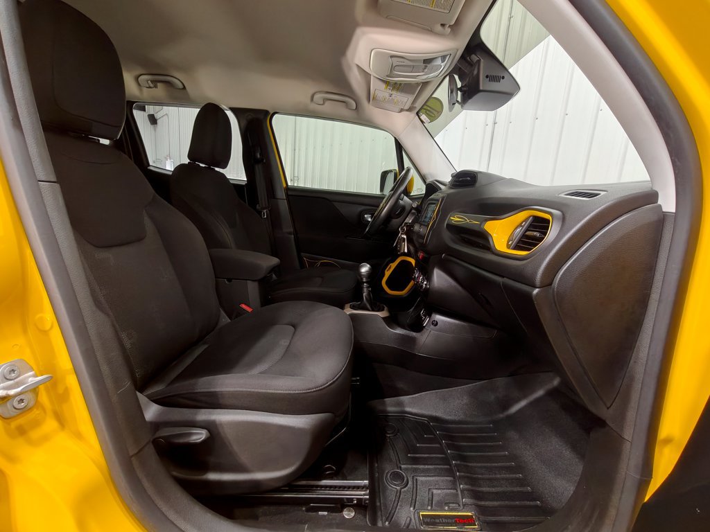 Used 2016 Jeep Renegade Latitude FWD image 20