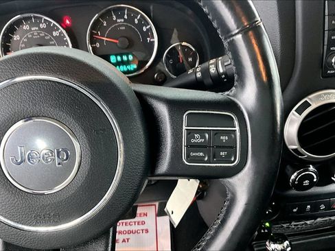 Used 2017 Jeep Wrangler Unlimited Sahara w/ Dual Top Group AWD/4WD image 19