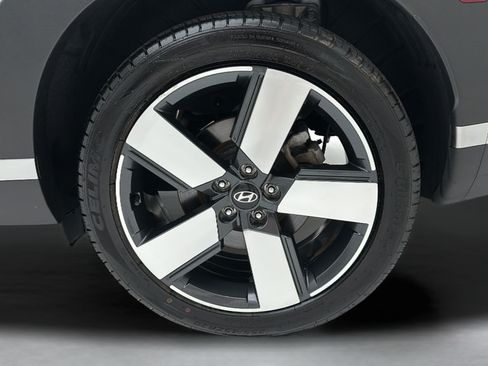 Used 2025 Hyundai Santa Fe Limited AWD/4WD image 9