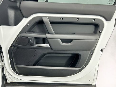 Used 2025 Land Rover Defender 110 S image 24