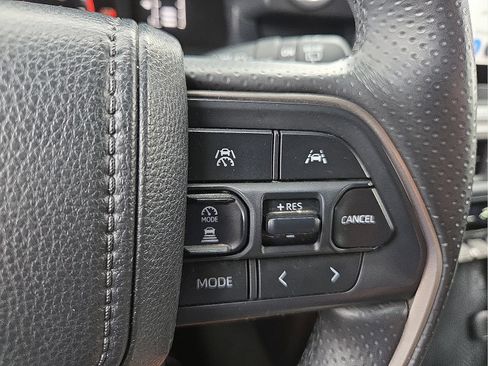 Used 2025 Toyota 4Runner SR5 AWD/4WD image 18