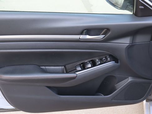 Used 2025 Nissan Altima 2.5 SR FWD image 19