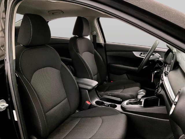 Used 2022 Kia Forte LXS FWD image 7