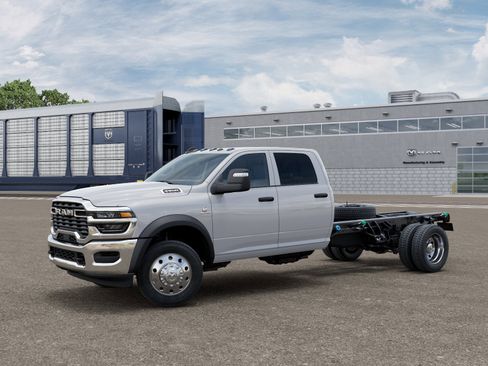 New 2026 RAM 5500 Tradesman AWD/4WD image 31