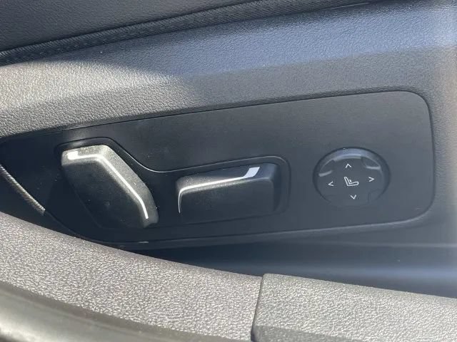 Used 2025 BMW 330i xDrive Sedan AWD/4WD image 24