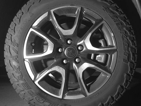 Used 2025 Jeep Compass Trailhawk image 13