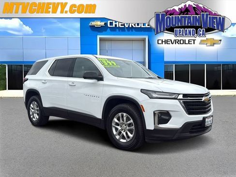 Used 2023 Chevrolet Traverse LS FWD image 1