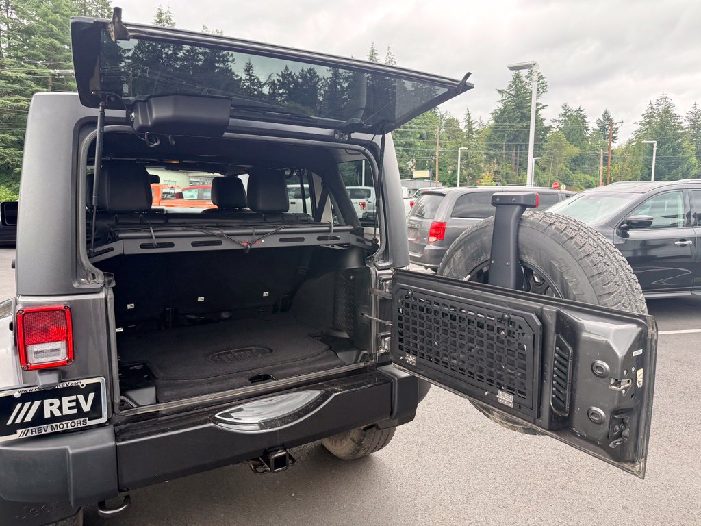 Used 2018 Jeep Wrangler Unlimited Sahara w/ Max Tow Package AWD/4WD image 31